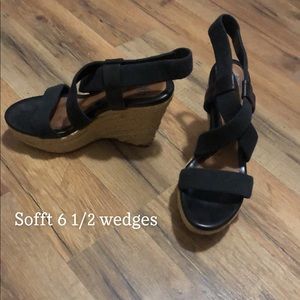 Sofft 6 1/2 black wedges